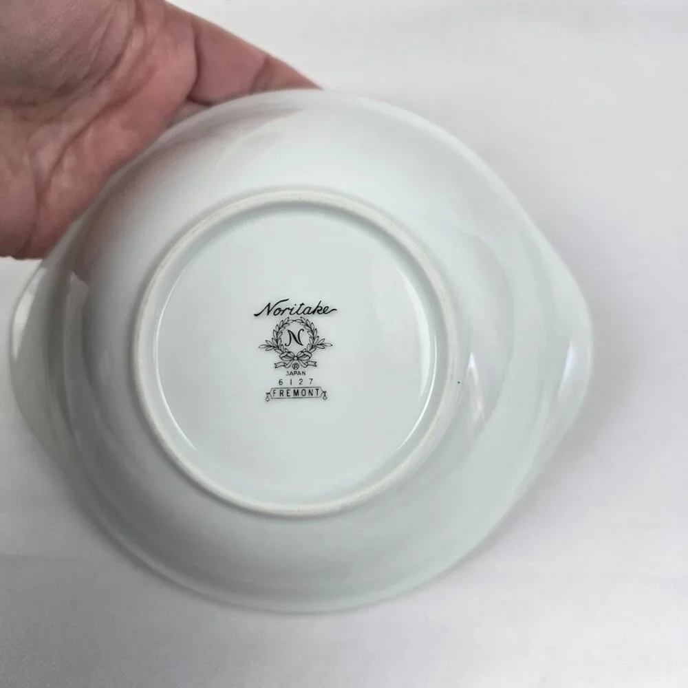 FOUR Noritake Fremont #6127 Lugged Cereal Bowl White with Platinum Trim